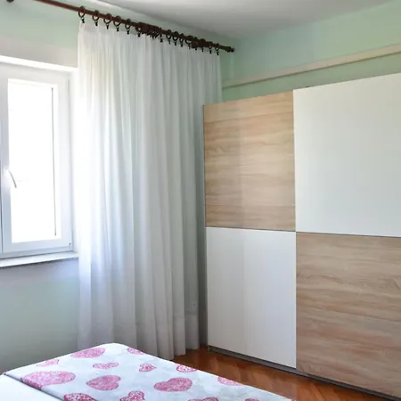Gemuetliche In Meeresnaehe By Interhome Valbandon