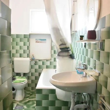 Gemuetliche In Meeresnaehe By Interhome